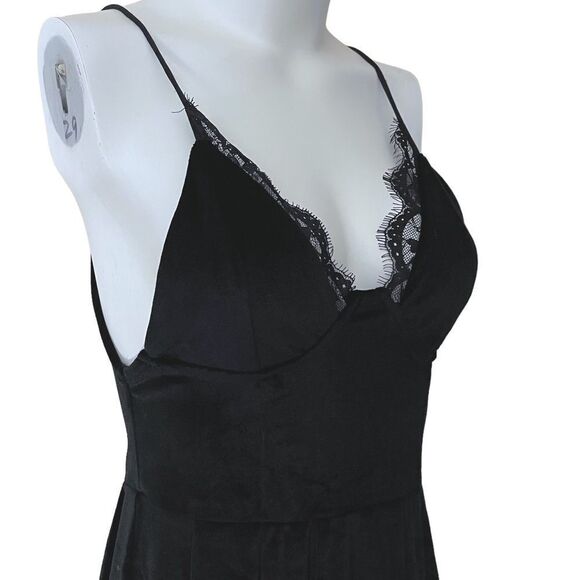 Black Velvet Sleeveless Midi Dress - Picture 2 of 9